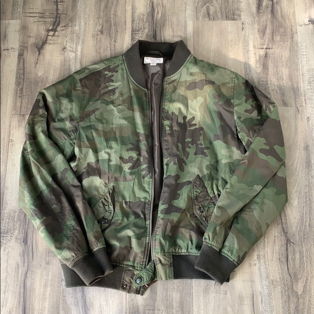 WALLACE & BARNES men’s camo bomber jacket